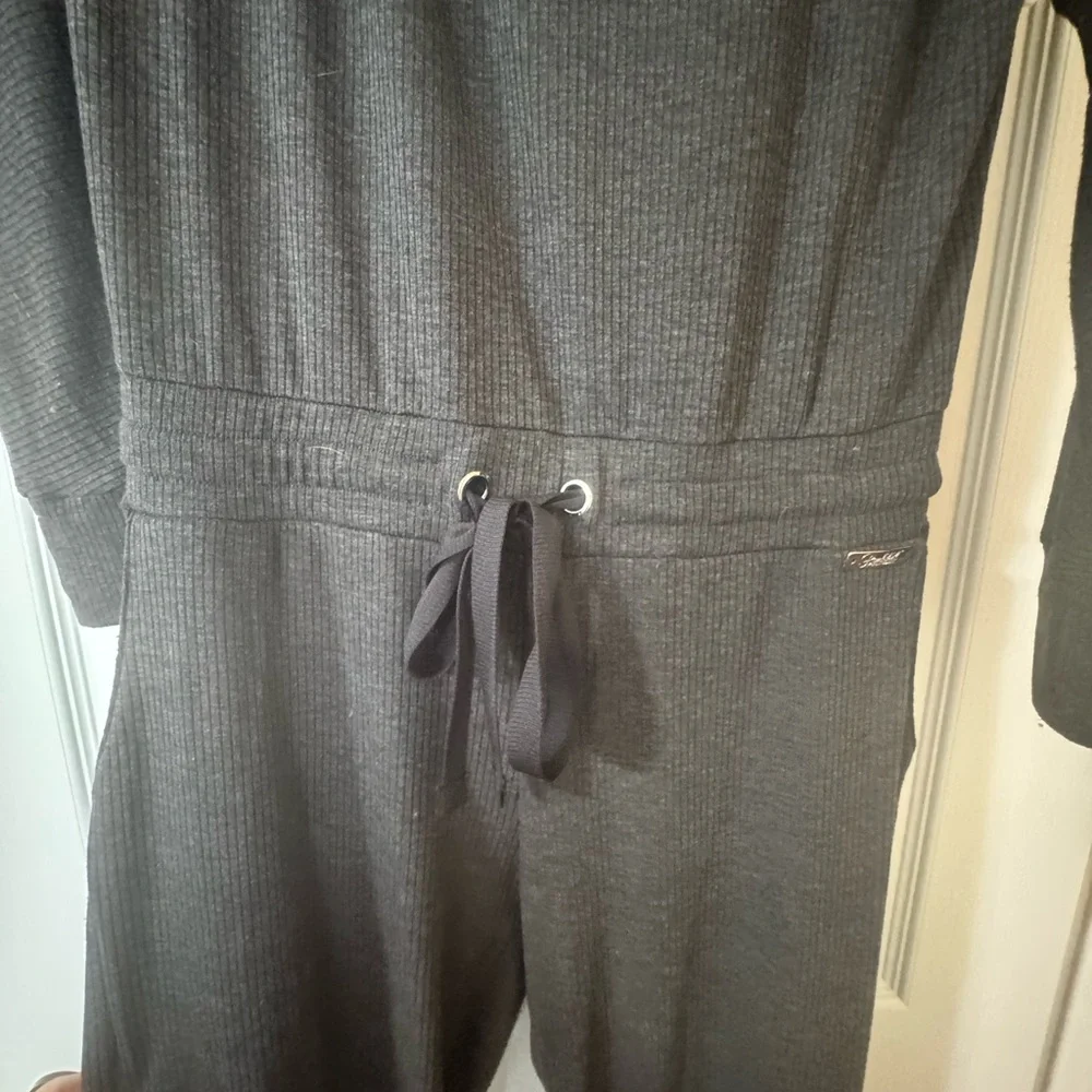 Bombshell Sportswear
Bombshell Sportswear
Charcoal Jumpsuit - Picture 3 of 5